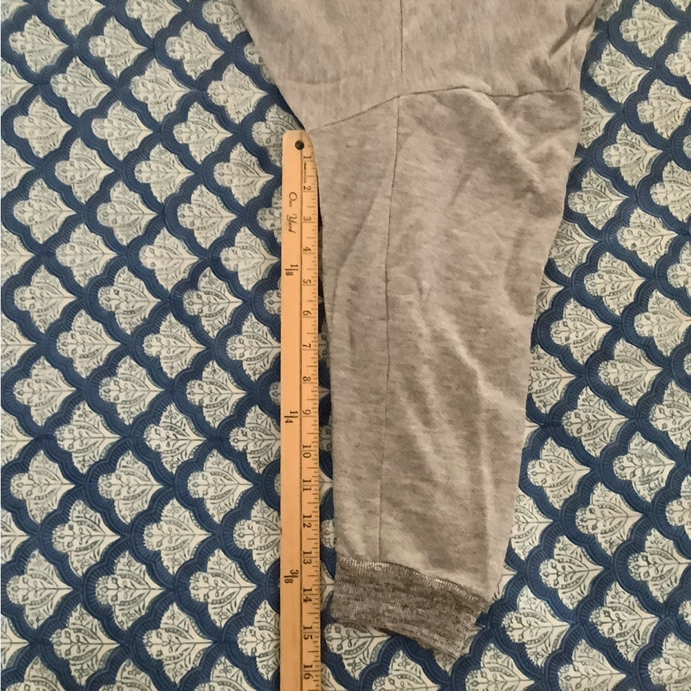 The Great. Gray Ruffle Sweatshirt Sz 3 L - Picture 11 of 11